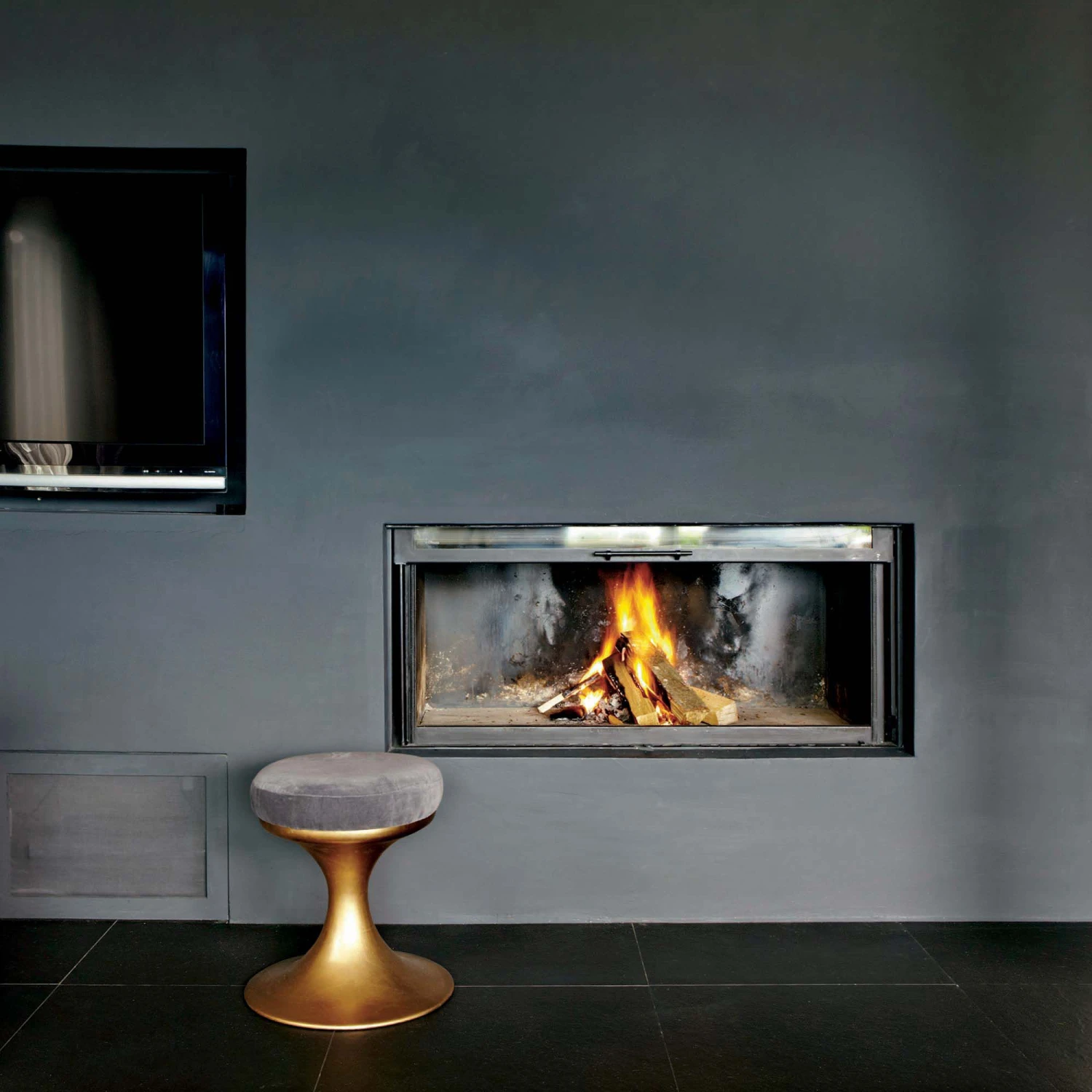 Farrow & Ball Estate Off-Black No.57 Eggshell Paint, 2.5L 6 Farrow & Ball Estate Off-Black No.57 Eggshell Paint, 2.5L - Image 4