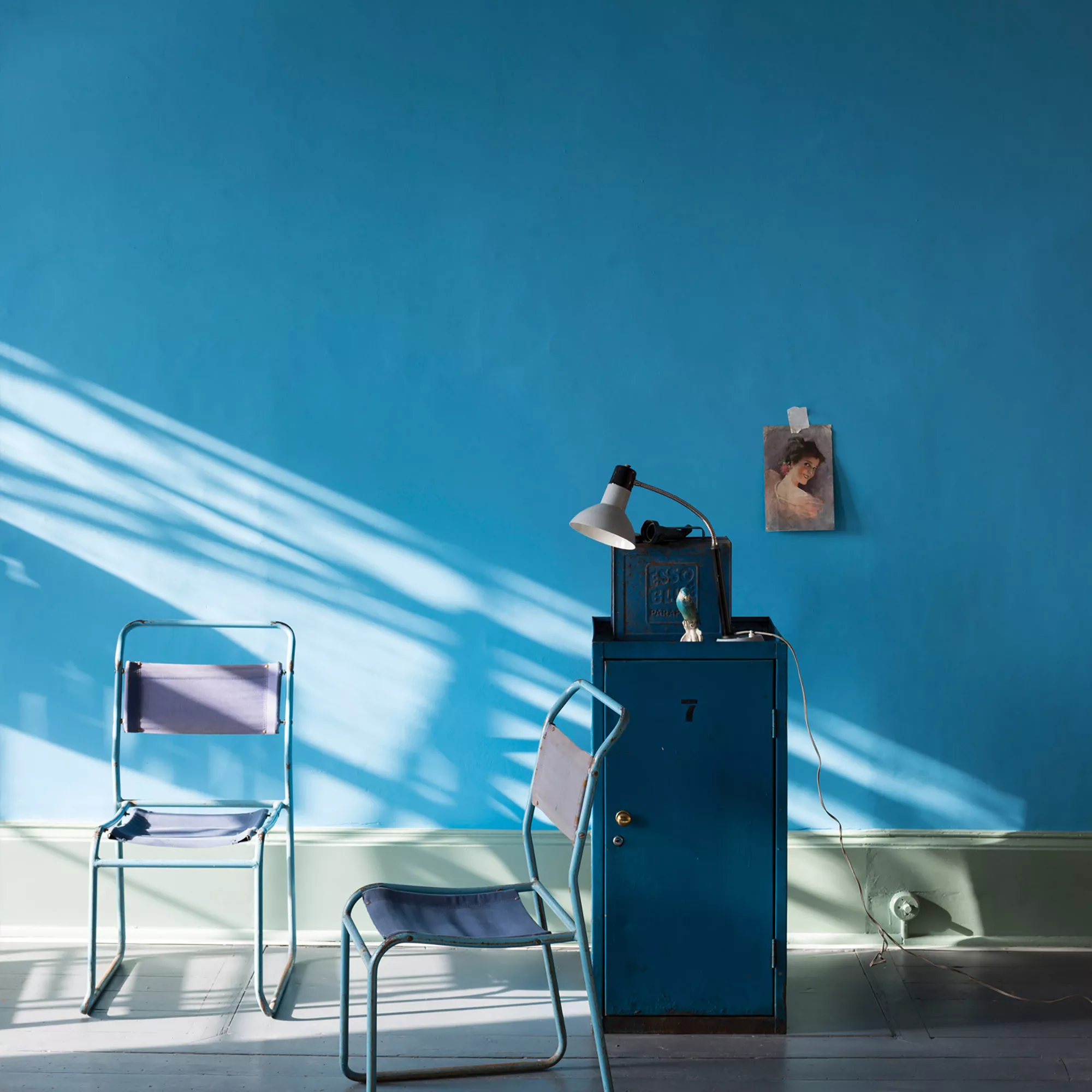 Farrow & Ball Modern St Giles Blue No.280 Matt Emulsion Paint, 2.5L 6 Farrow & Ball Modern St Giles Blue No.280 Matt Emulsion Paint, 2.5L - Image 4