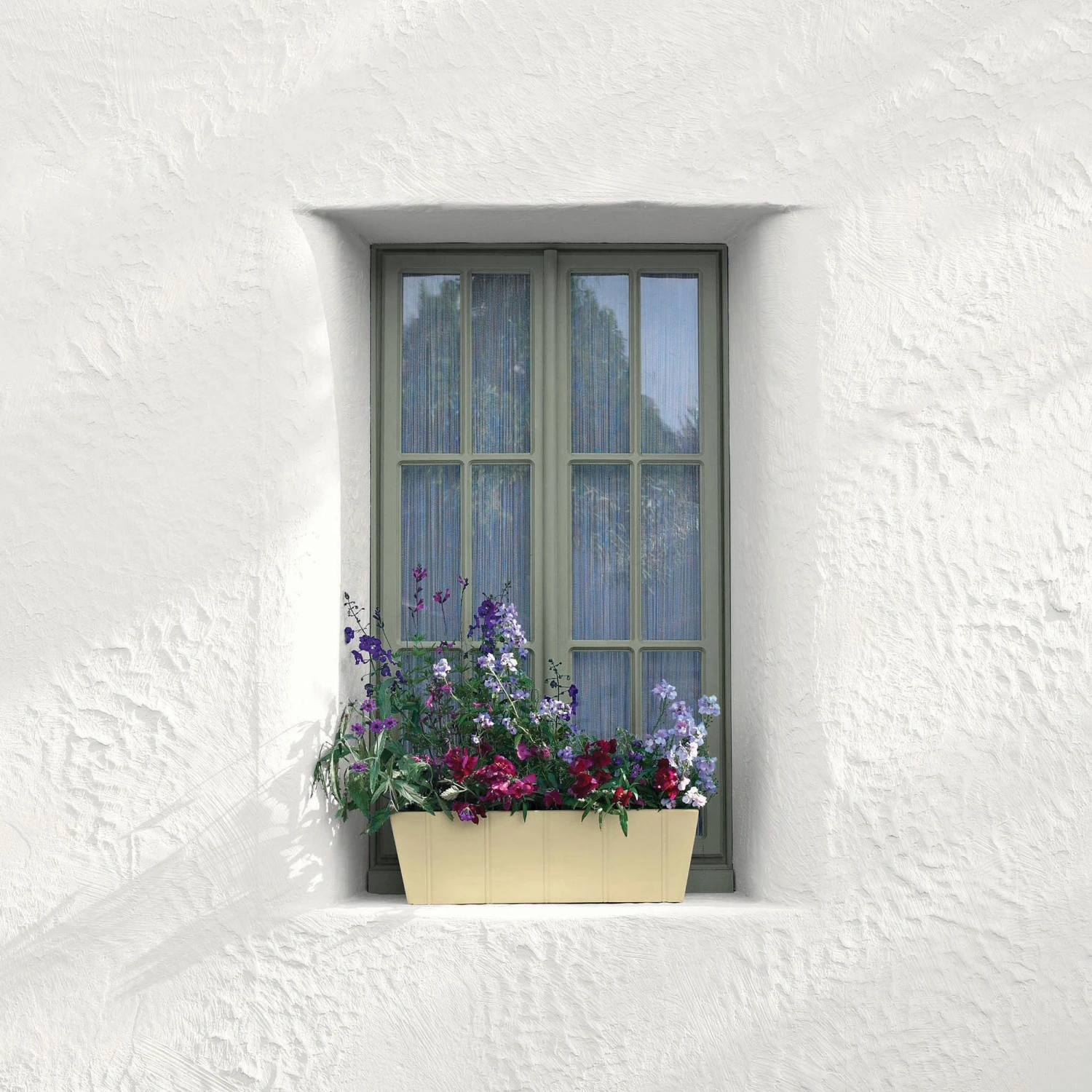 Sandtex 10 Year Bay Tree Satinwood Exterior Metal & Wood Paint, 2.5L 4 Sandtex 10 Year Bay Tree Satinwood Exterior Metal & Wood Paint, 2.5L - Image 2