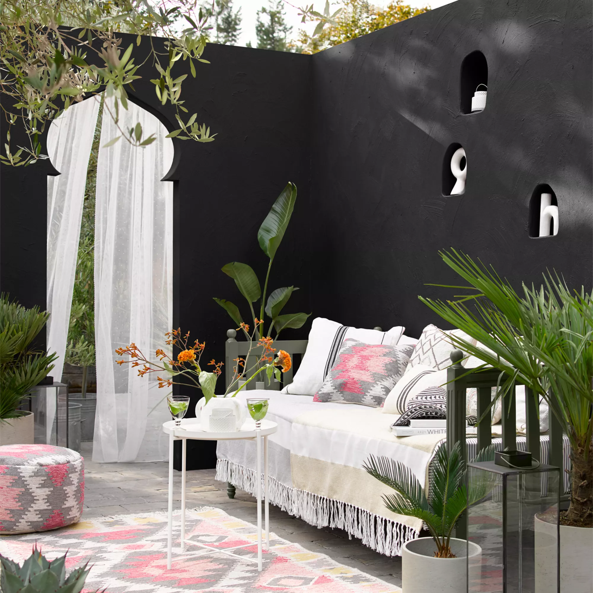 Sandtex Ultra Smooth Black Masonry Paint, 5L 7 Sandtex Ultra Smooth Black Masonry Paint, 5L - Image 5